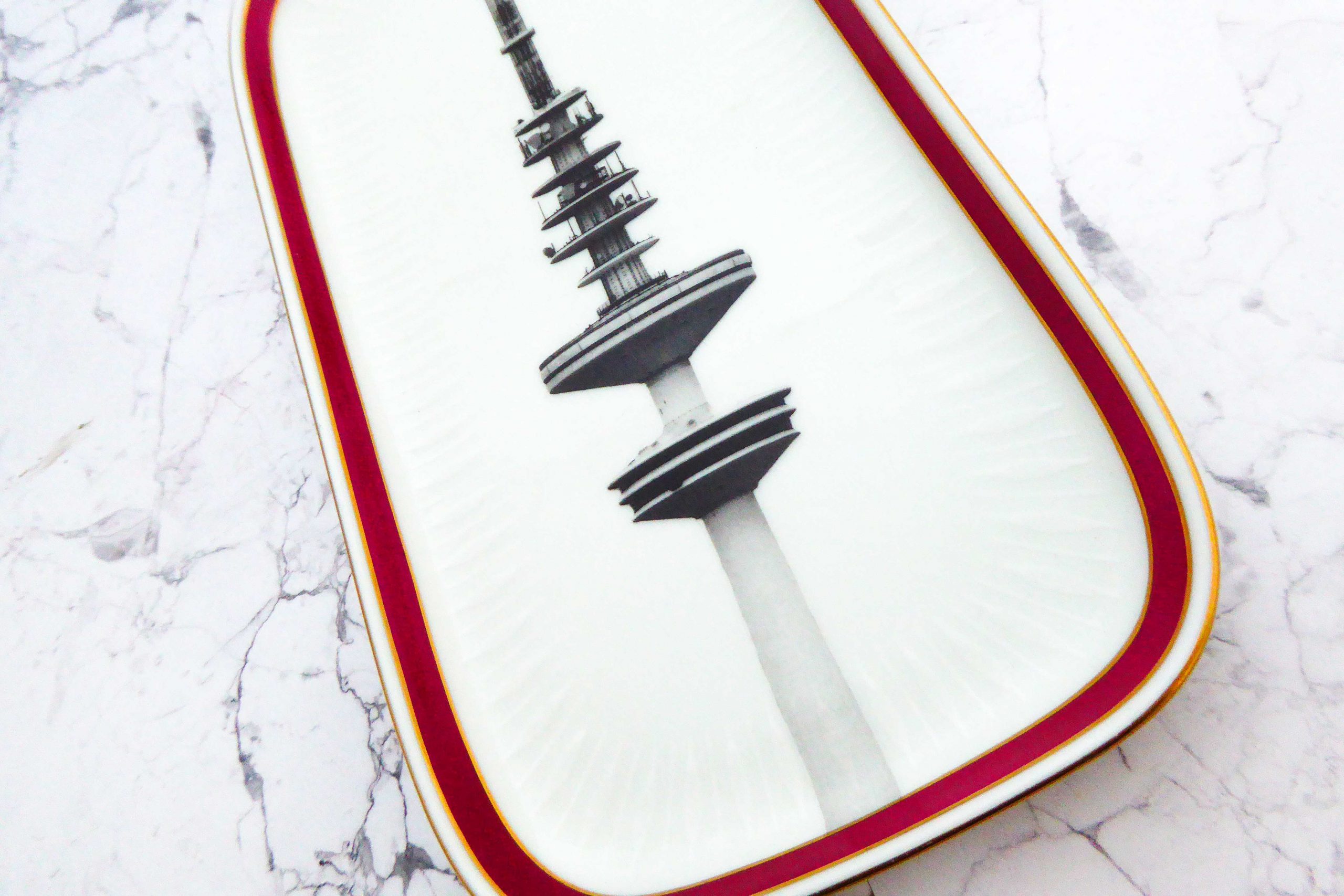 Wandteller Platte Herr Fuchs Hamburger Fernsehturm rot/burgund/gold Wohnen 29cm – Bild 2