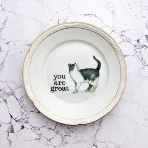 Wandteller Typo you are great Goldrand Herr Fuchs  Katze 19cm vintage weiß/grau