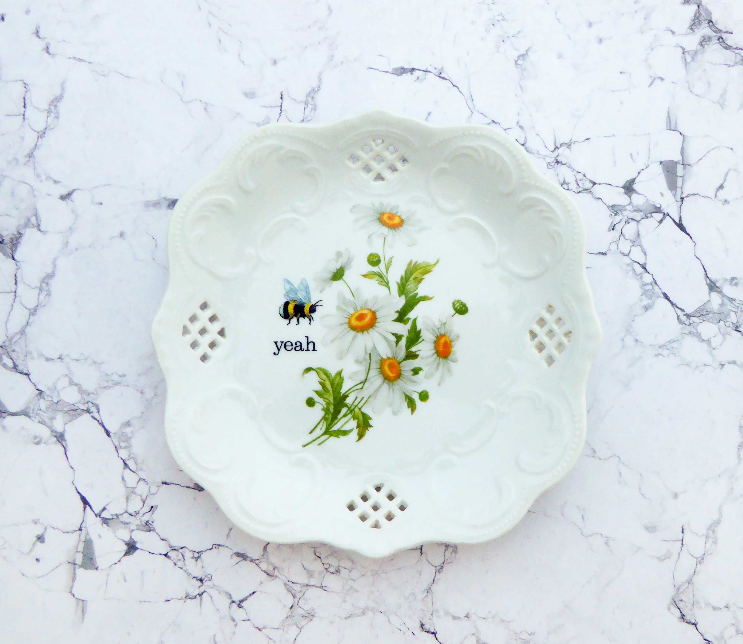 Wandteller Herr Fuchs yeah Typo Wohnen Hummel 19cm vintage weiß Blume Gänseblümchen – Bild 3