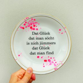 Wandteller Glück Typo Herr Fuchs 19cm neon Punkte Kleckse pink gold vintage plattdeutsch