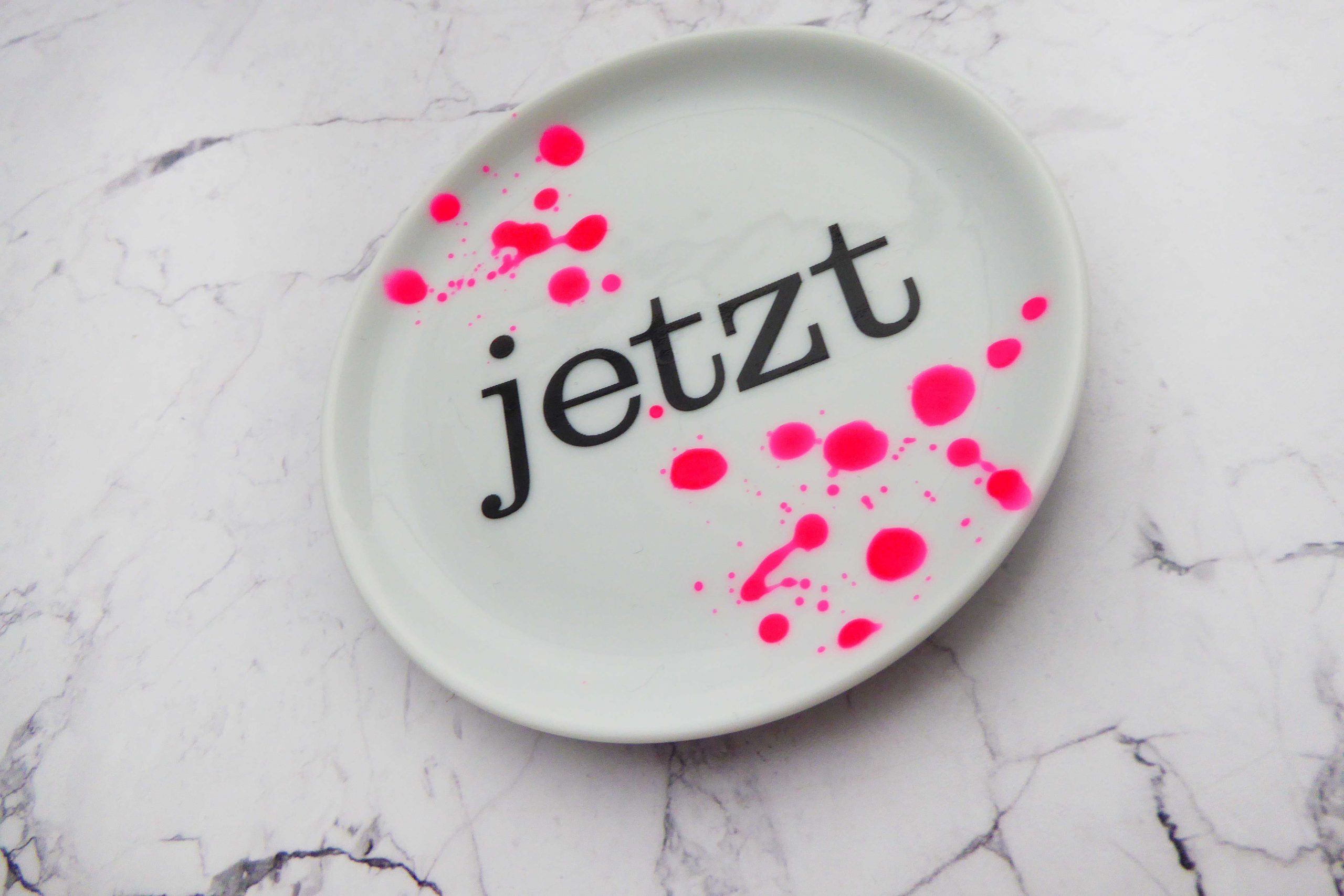 Wandteller jetzt Typo Herr Fuchs mini 10cm neon Punkte Kleckse pink weiß – Bild 2