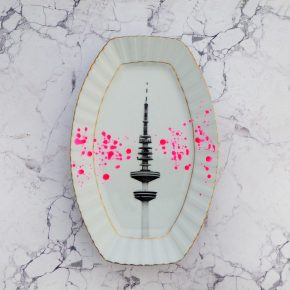 Wandteller Platte Herr Fuchs Hamburger Fernsehturm Neon Kleckse Punkte 28cm Pink Riffel