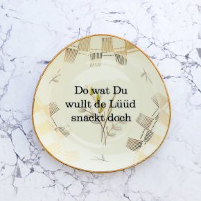 Wandteller Typo Do wat du wullt vintage Herr Fuchs Gold Bunt 19cm Muster oval plattdeutsch Linien