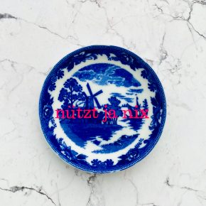 Wandteller Typo nützt ja nix vintage Herr Fuchs Mühle Schiff neonpink 9cm blau weiß