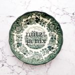 Wandteller Typo nützt ja nix vintage Herr Fuchs Wedgewood  14cm grün