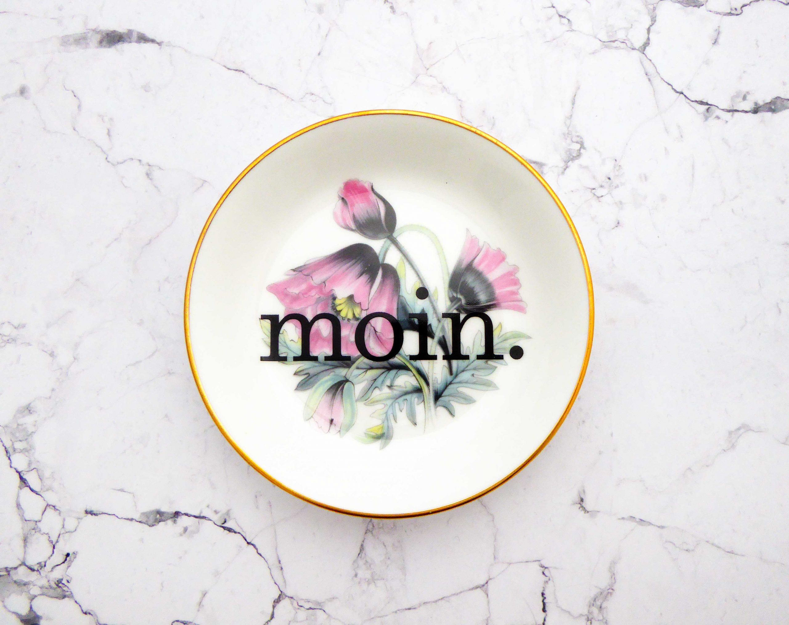 Wandteller moin. Typo Herr Fuchs mini 10cm gold Blume rosa grün/gelb vintage
