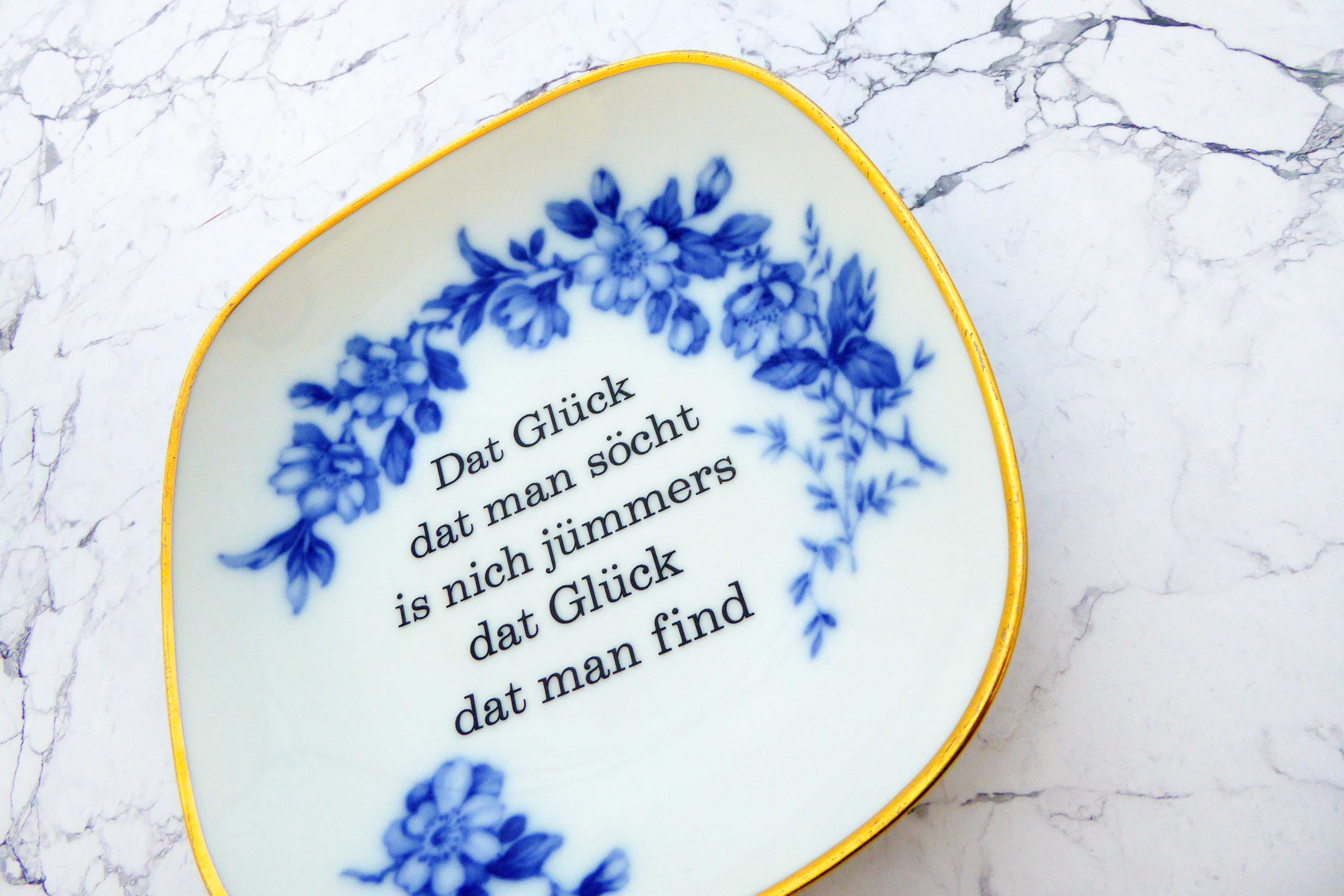 Wandteller Typo Glück vintage Herr Fuchs Teller blau/gold eckig gold plattdeutsch Blumen 19cm – Bild 2