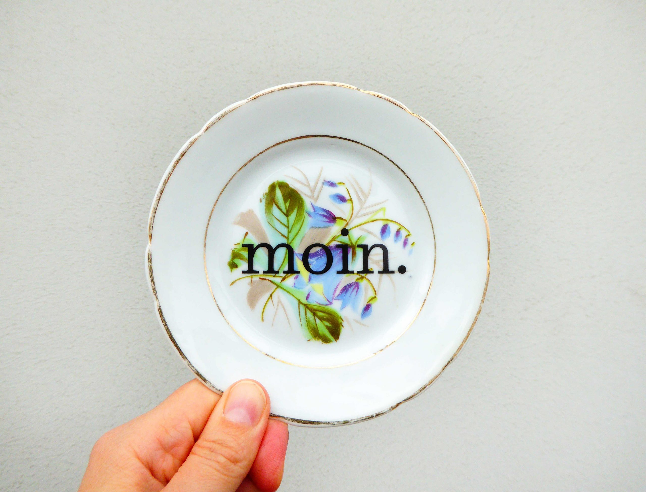 Wandteller moin. Typo Herr Fuchs mini 12cm gold Blume grün blau vintage – Bild 3