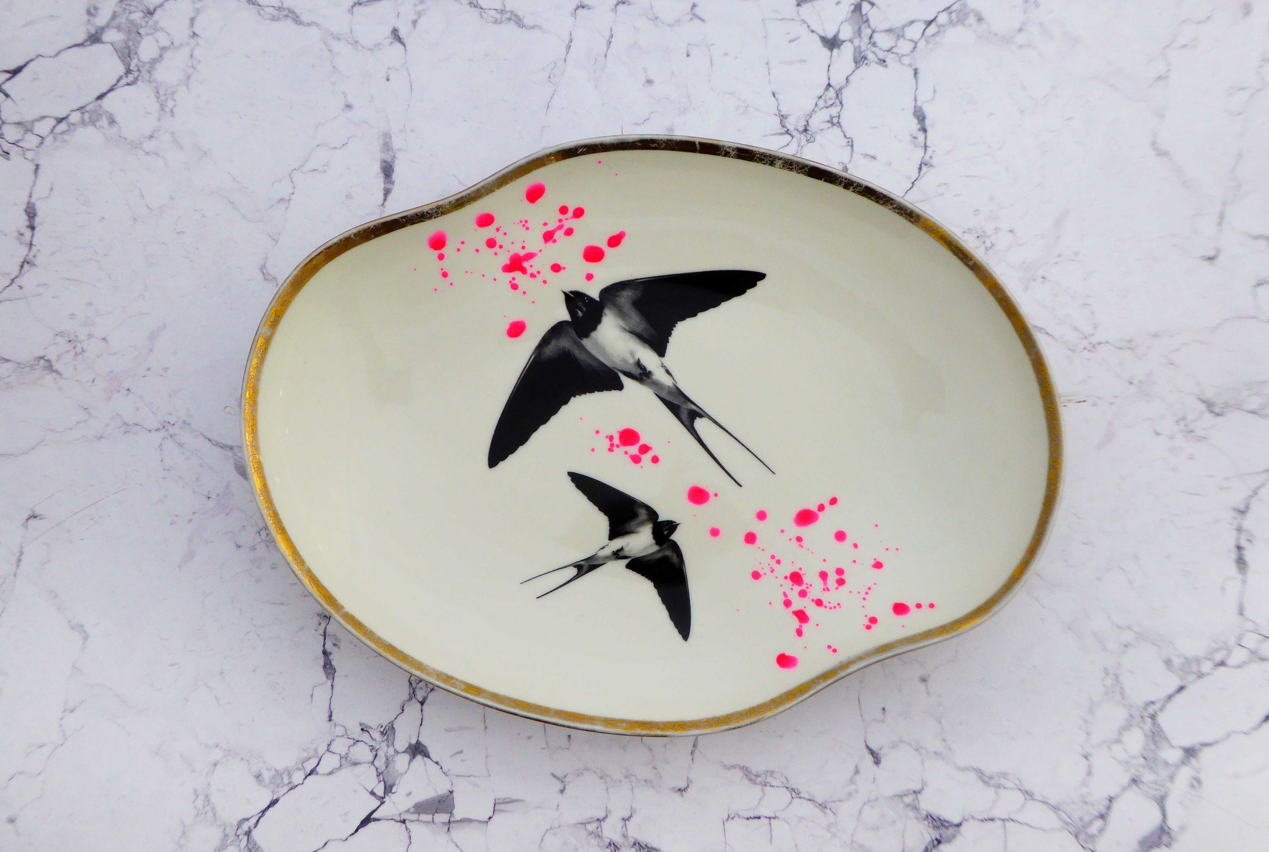 Wandteller Platte Herr Fuchs Schwalbe gold Wohnen 28/20cm neonpink Kleckse vintage