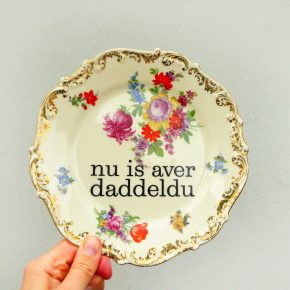 Wandteller daddeldu Typo Herr Fuchs 19cm  plattdeutsch vintage Bunt Blumen Gold