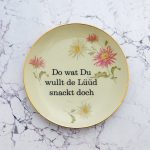 Wandteller Typo Do wat du wullt vintage Herr Fuchs Teller Gold rot 19cm Blume plattdeutsch
