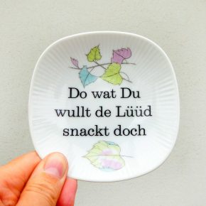 Wandteller Do wat du wullt Typo Herr Fuchs mini 10cm Blumen Bunt pastell eckig vintage