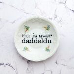 Wandteller daddeldu Typo Herr Fuchs mini 9cm weiß plattdeutsch vintage Blume