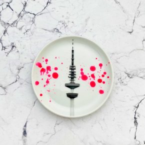 Wandteller Herr Fuchs Hamburger Fernsehturm weiß mini 10cm neonpink Kleckse pink
