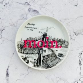 Wandteller Typo moin. vintage Herr Fuchs mini neonpink 10cm Hamburg HH Lombardsbrücke