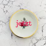 Wandteller Typo jetzt vintage Herr Fuchs Gold neonpink Blume 12cm Wohnen
