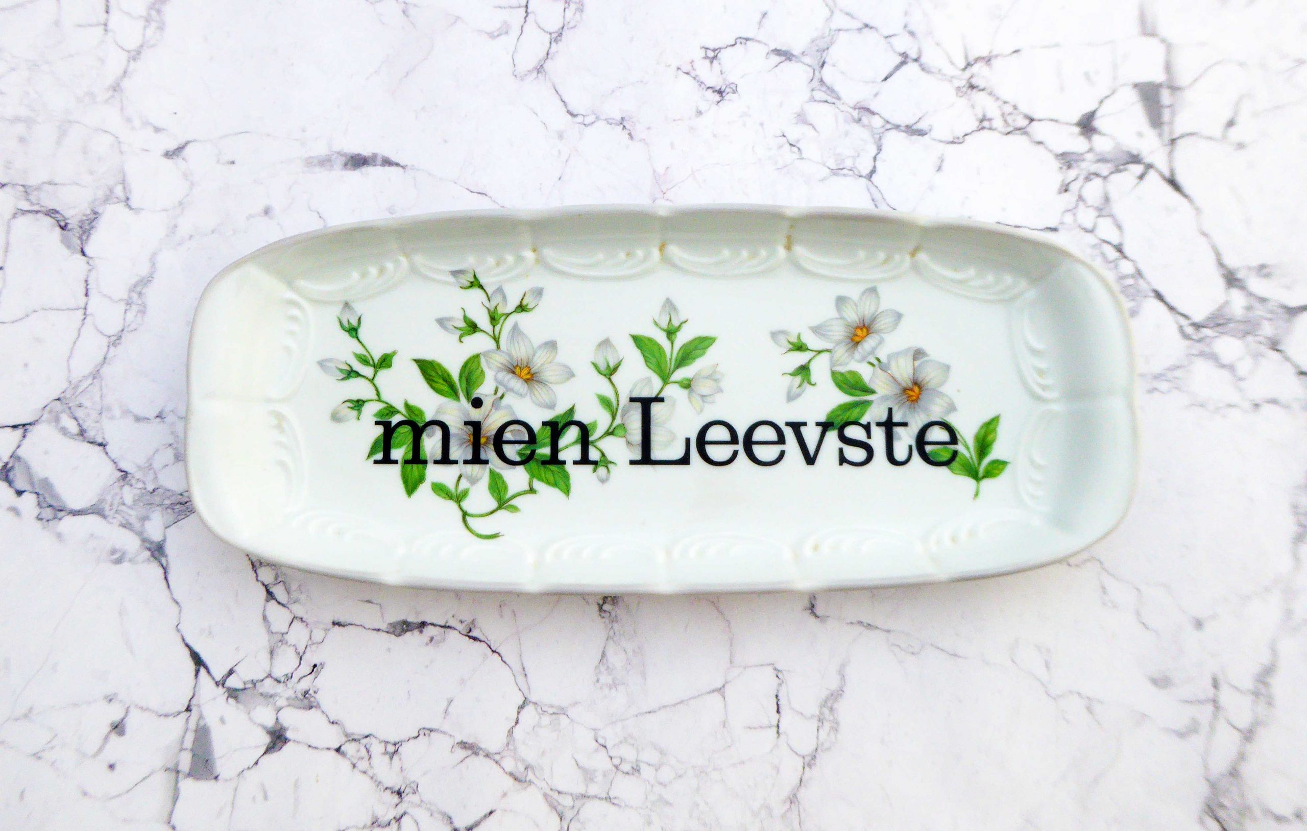 Wandteller Platte mien Leevste Typo Herr Fuchs Blumen grün weiß länglich 25cm vintage
