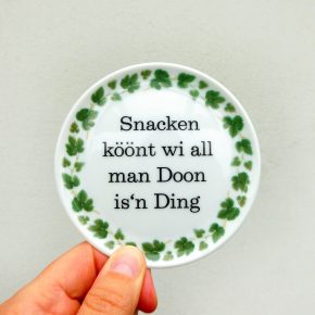 Wandteller Snacken köönt Typo Herr Fuchs mini 10cm grün plattdeutsch vintage Rebe