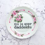 Wandteller Typo Nu is aver daddeldu  vintage Herr Fuchs Teller Blumen Schleifen 19cm rosa