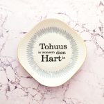 Wandteller Herr Fuchs Typo Tohuus Gold/ Grau-Mint eckig plattdeutsch Muster 19cm