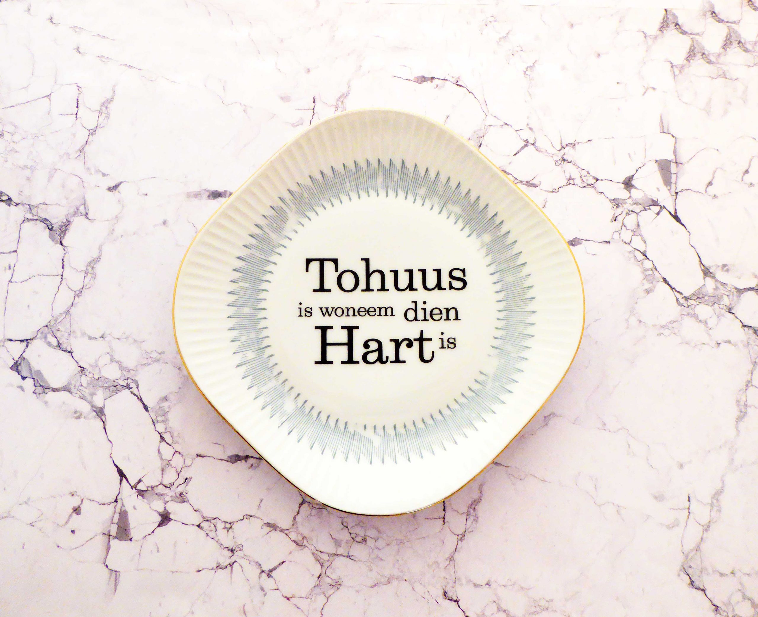 Wandteller Herr Fuchs Typo Tohuus Gold/ Grau-Mint eckig plattdeutsch Muster 19cm