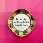 Wandteller Do wat du wullt Typo Herr Fuchs mini 12cm Muster gold/schwarz eckig vintage