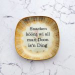 Wandteller Snacken köönt Typo Herr Fuchs mini 11cm gold plattdeutsch Blume eckig
