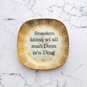 Wandteller Snacken köönt Typo Herr Fuchs mini 11cm gold plattdeutsch Blume eckig