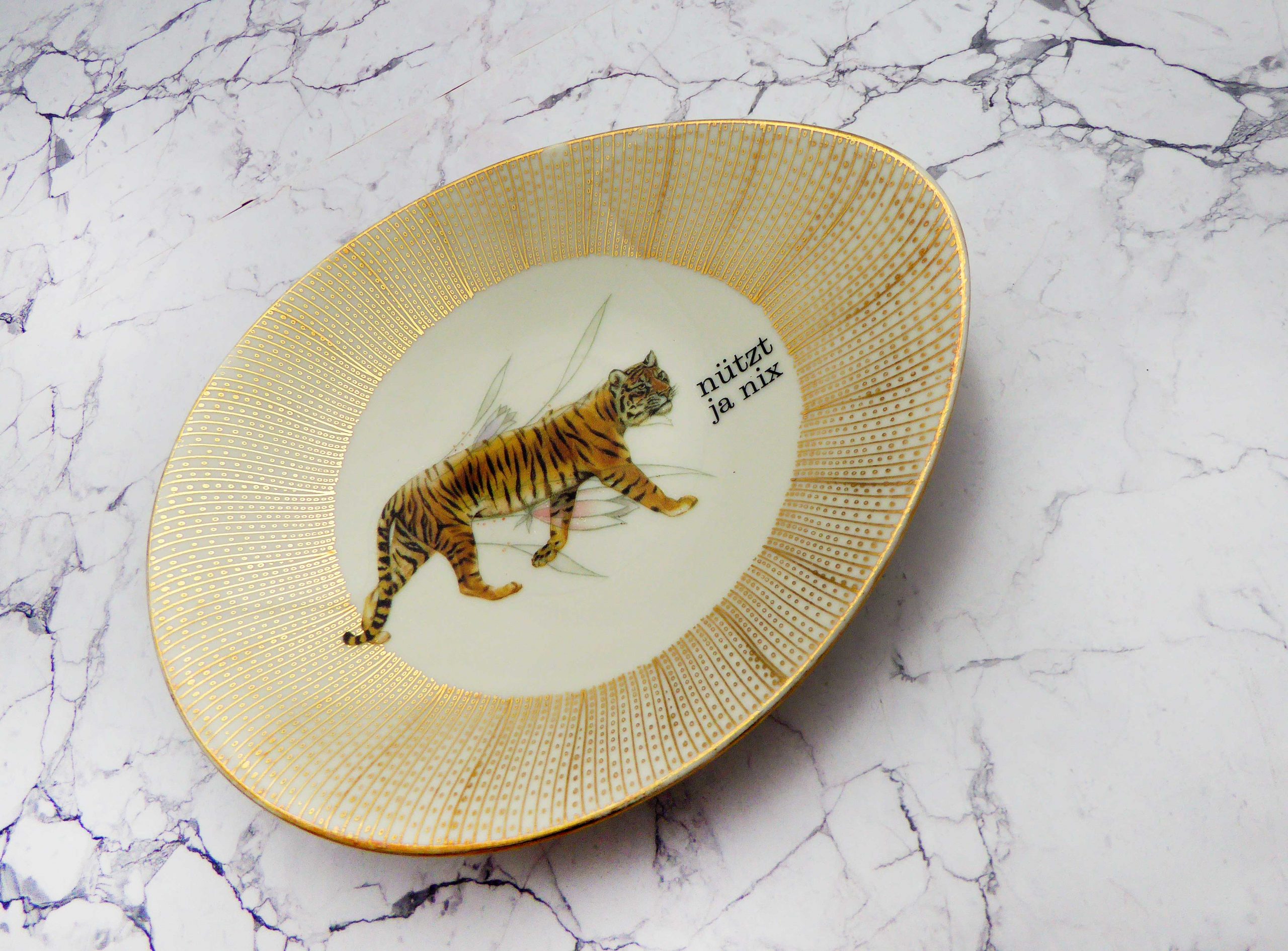 Wandteller Herr Fuchs Typo nützt ja nix 19cm Tiger gold Wohnen vintage Tier oval – Bild 2