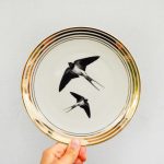 Wandteller Schwalbe Vogel Herr Fuchs 19cm gold Wohnen vintage Ringe Streifen