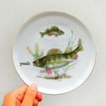 Wandteller Herr Fuchs Typo yeah 18cm Fisch gold Wohnen Meer vintage Grün Rosa Fische