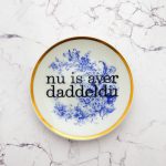 Wandteller daddeldu Typo Herr Fuchs mini 12cm plattdeutsch vintage Blume blau gold