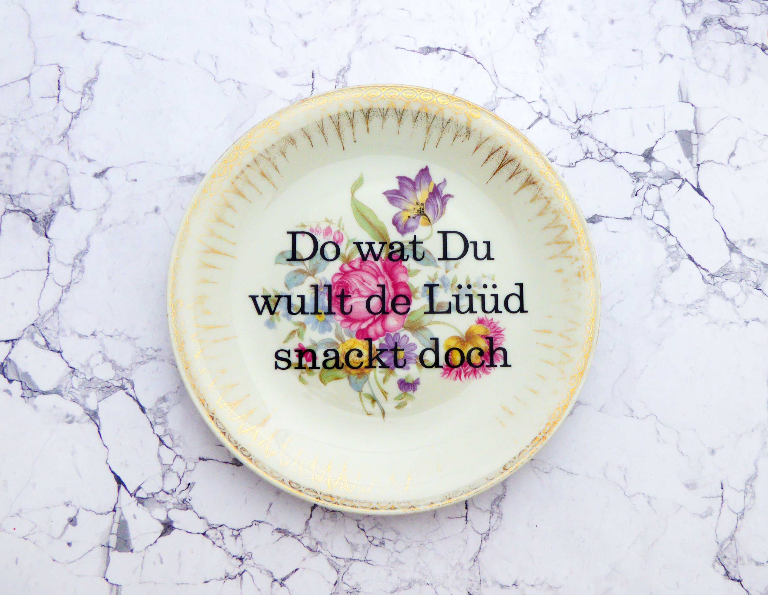 Wandteller Typo Do wat du wullt vintage Herr Fuchs Teller Gold 19cm Blume plattdeutsch
