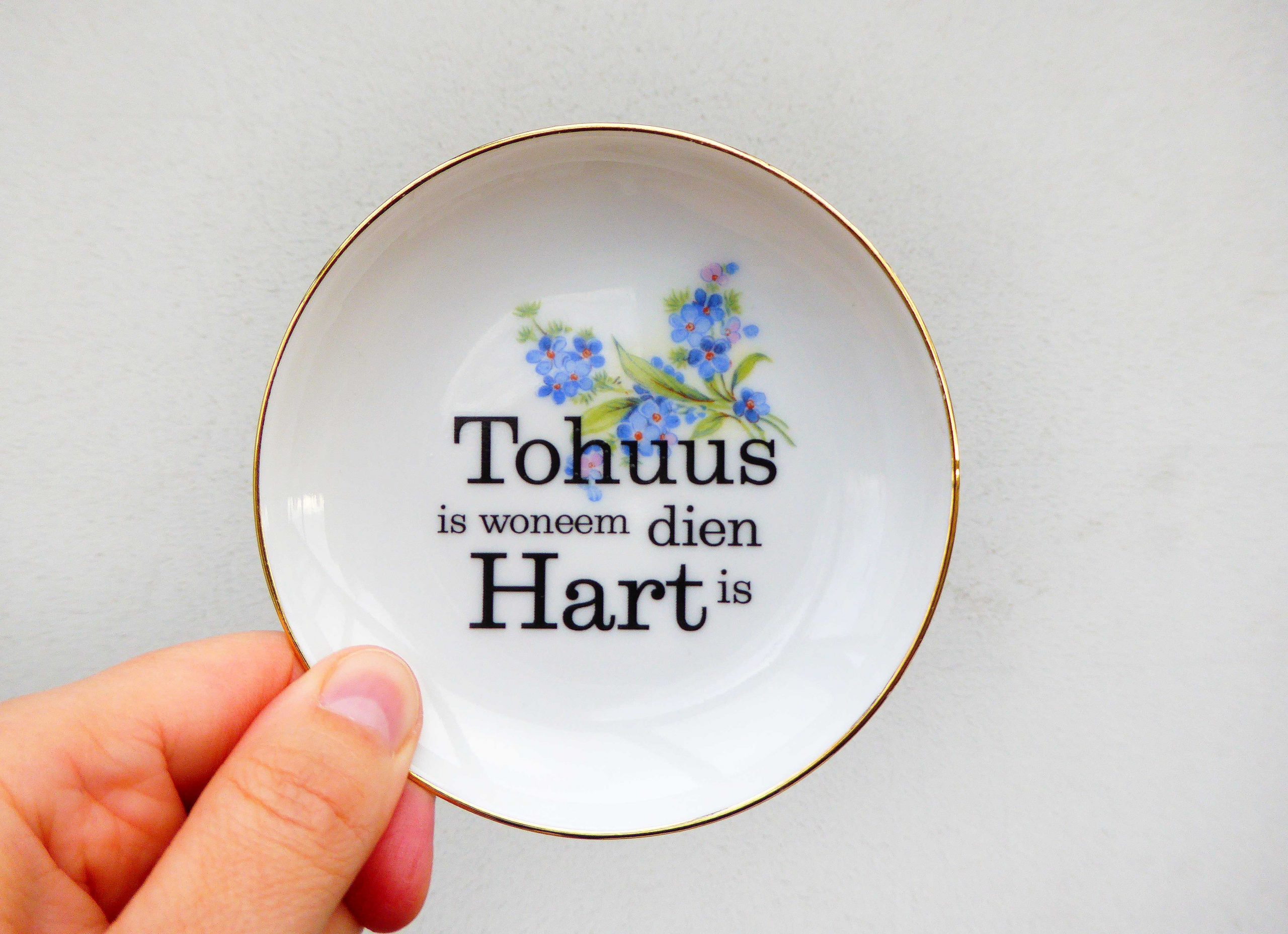 Wandteller Tohuus Typo Herr Fuchs mini 10cm gold blau Blumen Vergissmeinnicht plattdeutsch – Bild 2