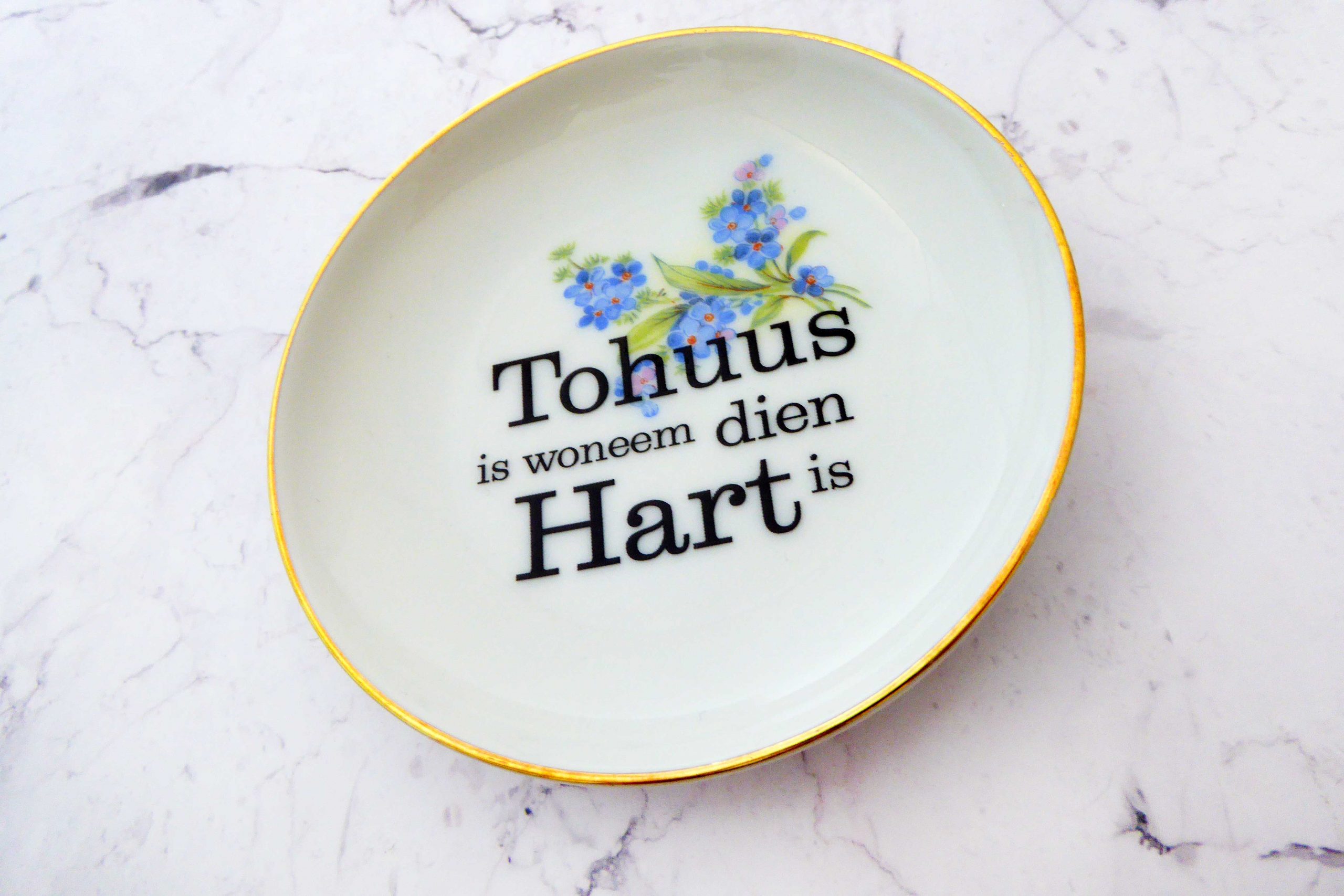 Wandteller Tohuus Typo Herr Fuchs mini 10cm gold blau Blumen Vergissmeinnicht plattdeutsch – Bild 3