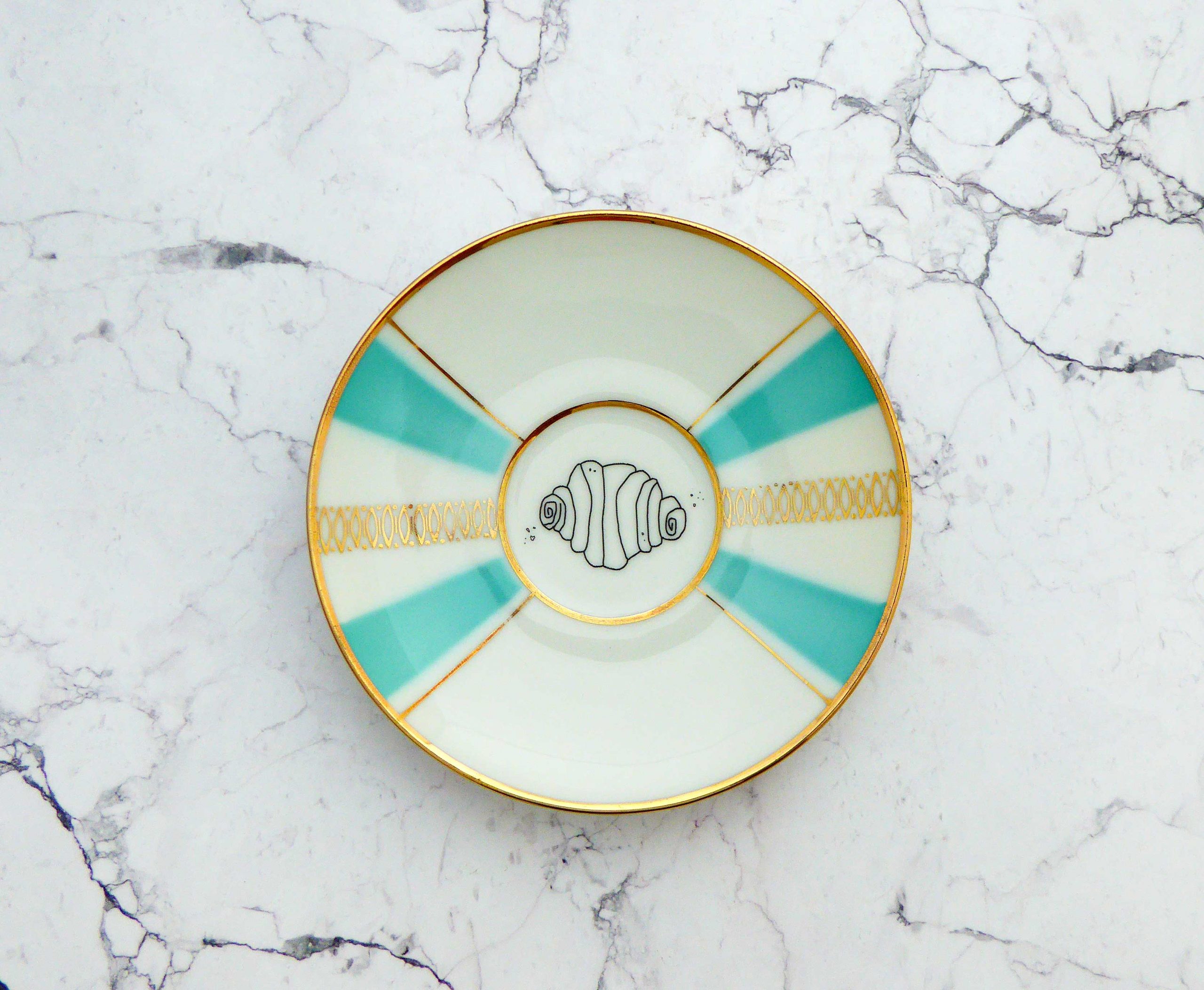 Wandteller Franzbrötchen vintage Herr Fuchs Teller 10cm Hamburg Wohnen Türkis Gold Strahlen