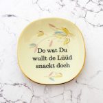 Wandteller Do wat du wullt Typo Herr Fuchs mini 12cm pastell Blumen vintage plattdeutsch eckig