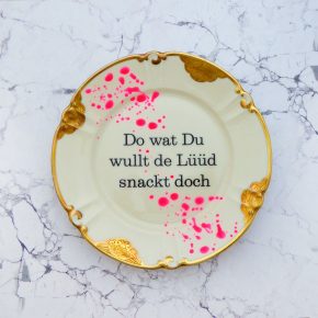 Wandteller Do wat Typo Herr Fuchs neon Punkte Kleckse pink gold plattdeutsch 19cm vintage