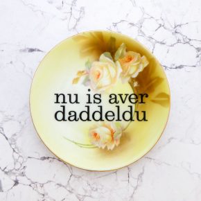 Wandteller Typo Nu is aver daddeldu  vintage Herr Fuchs Teller Blumen 16cm gelb