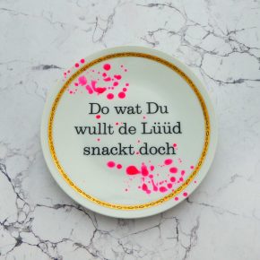 Wandteller Do wat du wullt Typo Herr Fuchs mini 15cm neon Punkte Kleckse pink gold vintage plattdeutsch