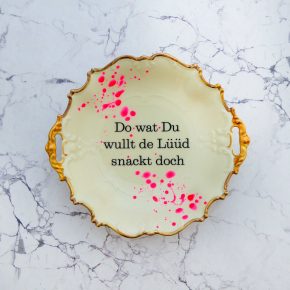 Wandteller Do wat Typo Herr Fuchs neon Punkte Kleckse pink gold plattdeutsch Bögen 17cm vintage