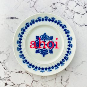 Wandteller Typo ahoi vintage Herr Fuchs mini neonpink blau 14cm Blume Muster weiß