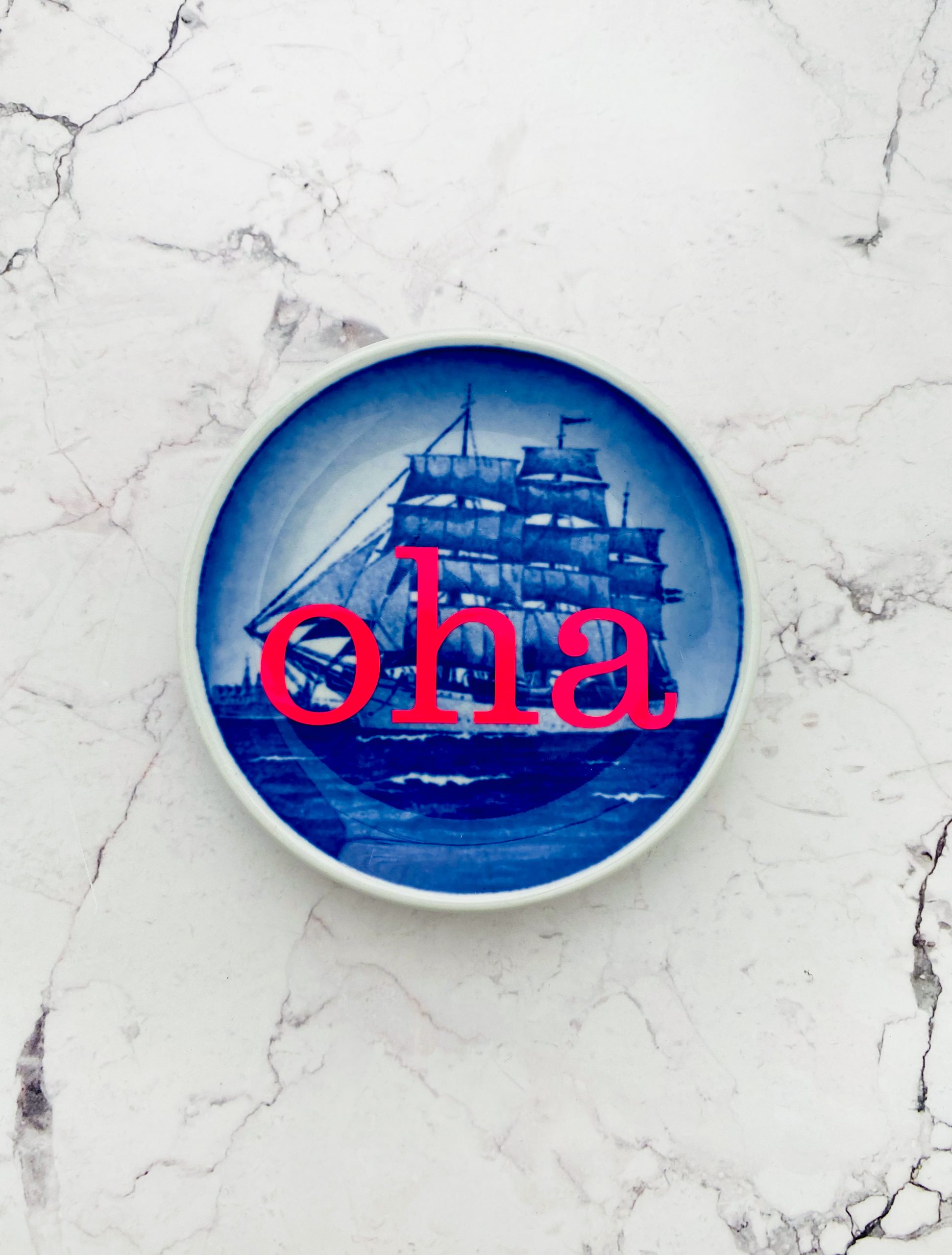 Wandteller Typo oha vintage Herr Fuchs mini 9cm Blau neonpink weiß Schiff Meer Segelschiff