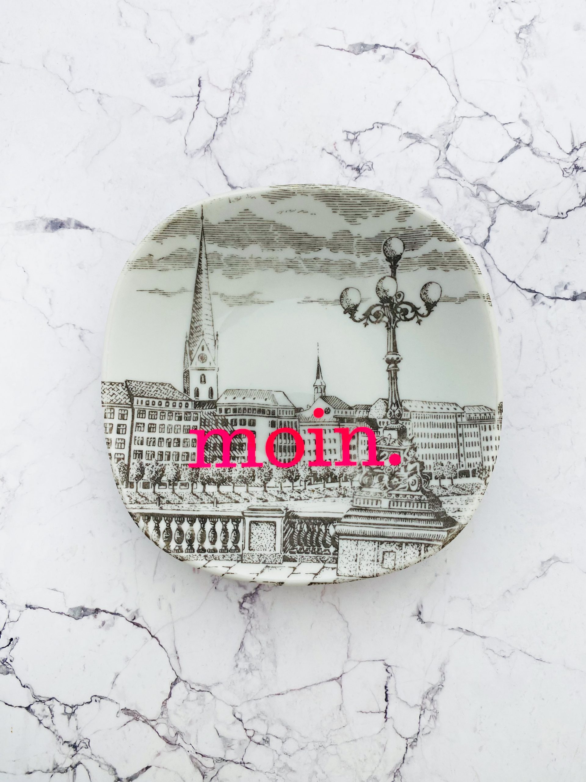 Wandteller Typo moin. vintage Herr Fuchs mini neonpink 13cm Alster Hamburg eckig