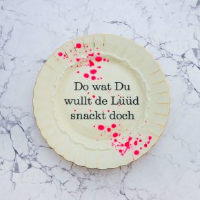 Wandteller Do wat Typo Herr Fuchs neon Punkte Kleckse pink gold plattdeutsch 19cm vintage