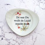 Wandteller Do wat du wullt Typo Herr Fuchs mini 12cm Blumen vintage plattdeutsch eckig grün