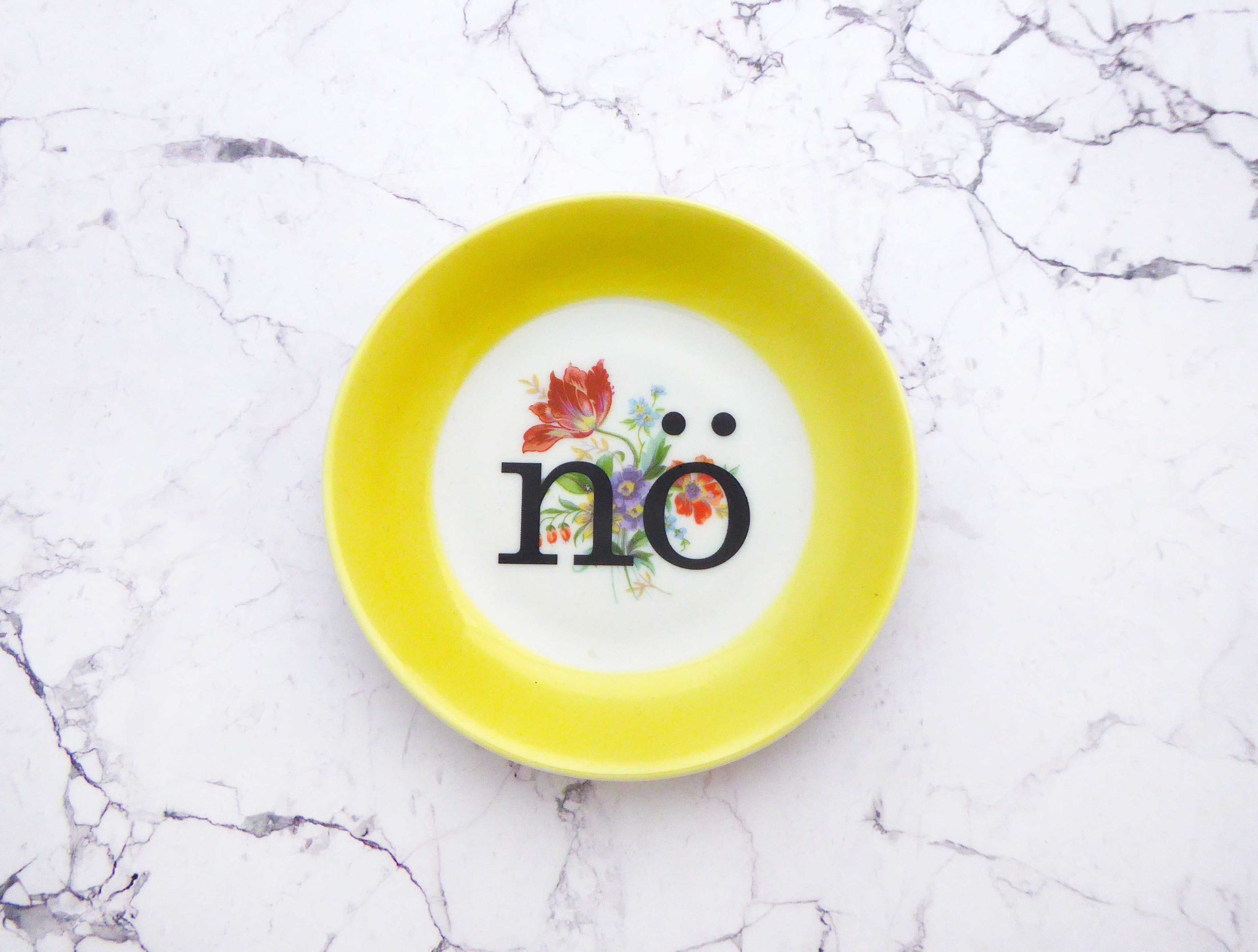 Wandteller nö Typo Herr Fuchs mini 10cm gelb bunt Blume Schnack vintage nein