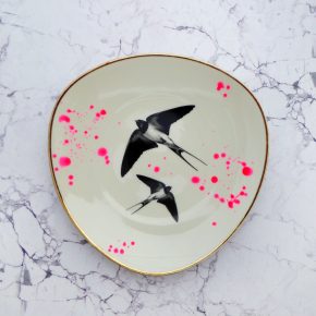 Wandteller Herr Fuchs Schwalbe 19cm neonpink Kleckse vintage Punkte gold eckig oval