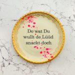 Wandteller Do wat Typo Herr Fuchs neon Punkte Kleckse pink gold plattdeutsch 19cm vintage Muster
