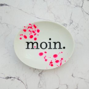 Wandteller moin. Typo Herr Fuchs mini 10cm neon Punkte Kleckse pink oval